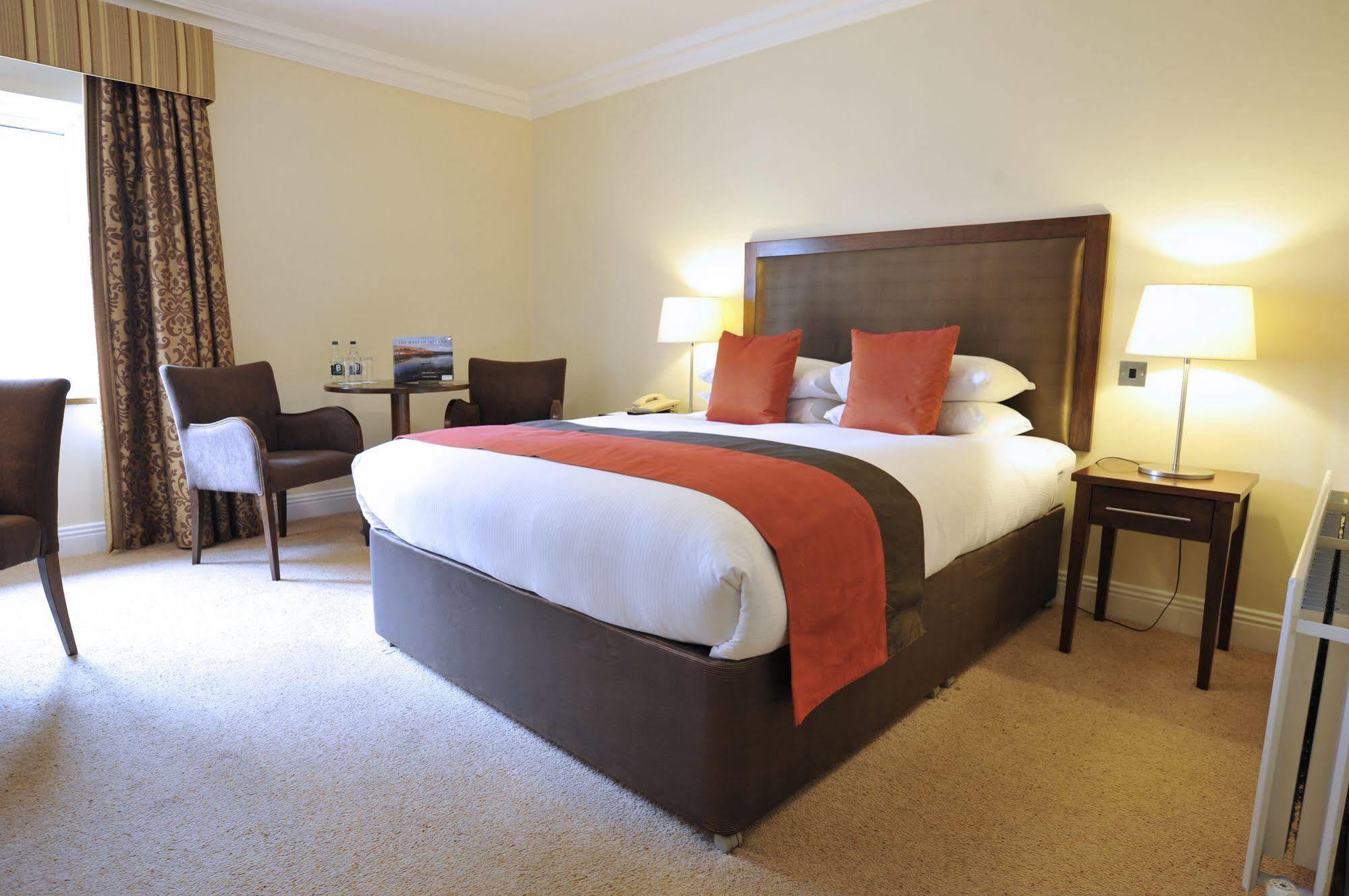 Temple Gate Hotel Ennis Zewnętrze zdjęcie